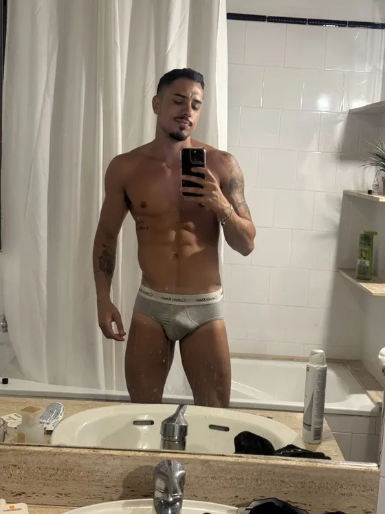 Sean, male escort in Dubai โ photo 8