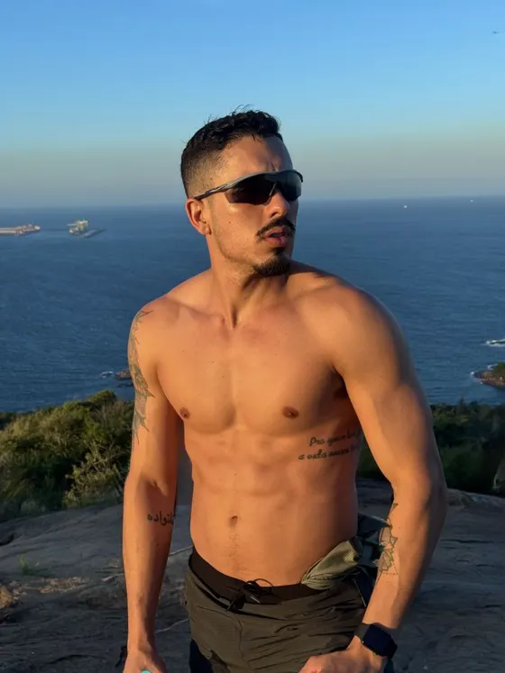 Sean, male escort in Dubai โ photo 9