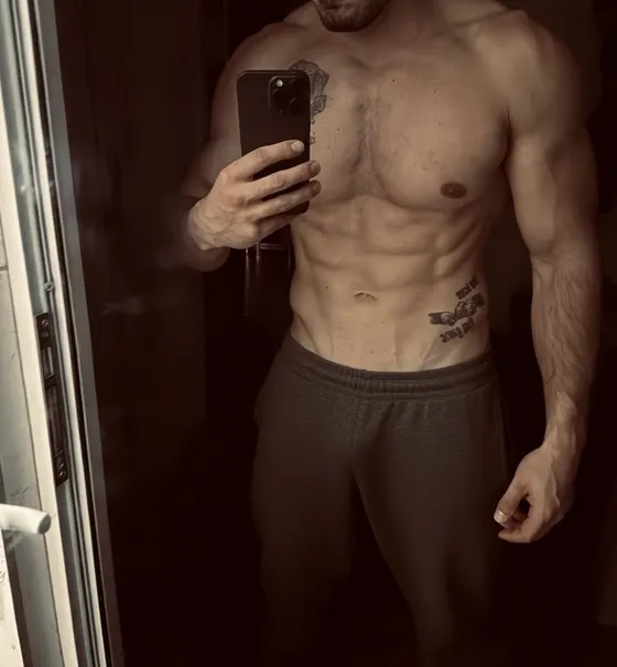 Theo, male escort in Dubai — photo 10