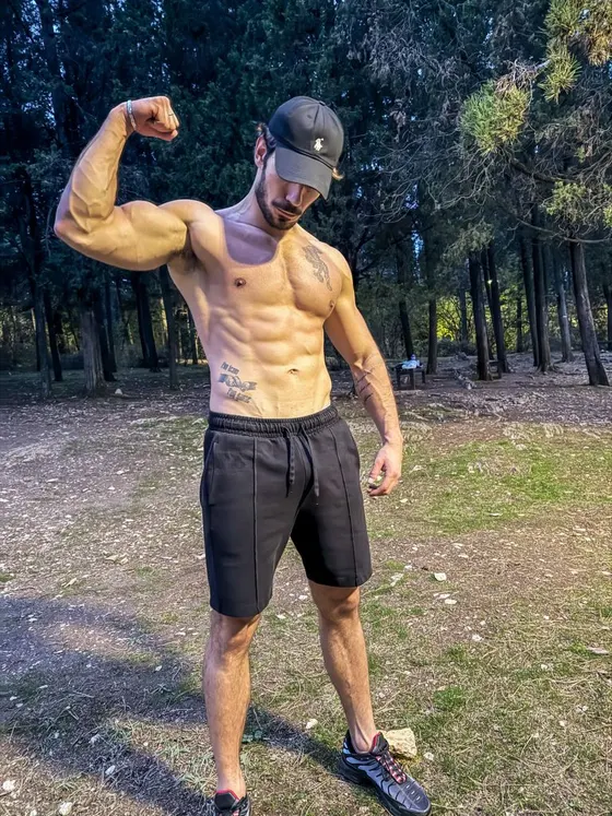 Theo, male escort in Dubai — photo 14