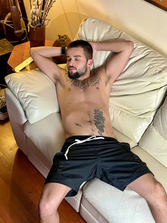 Theo, Russian male escort in Dubai — photo 4