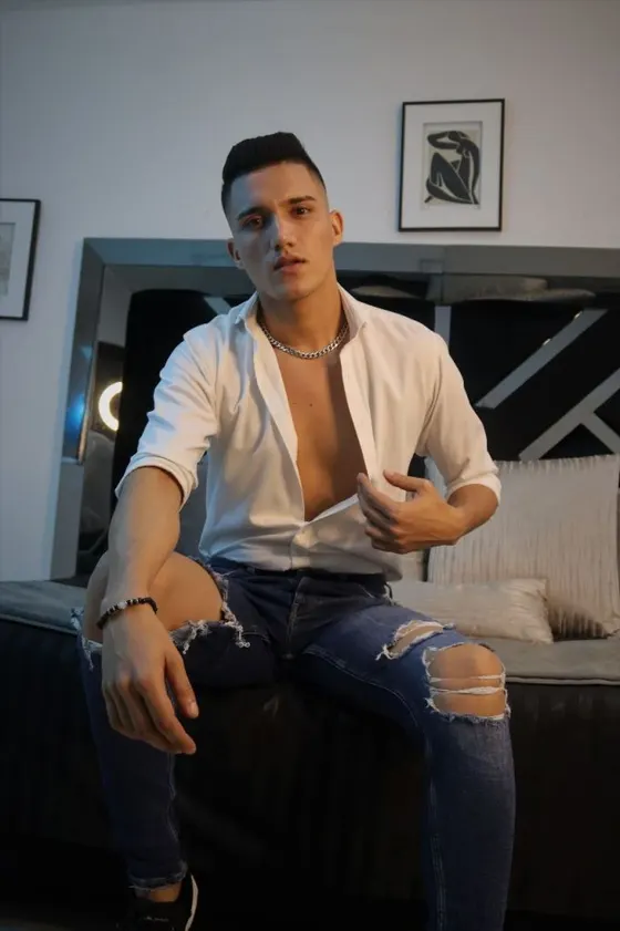 Victor, male escort in Dubai