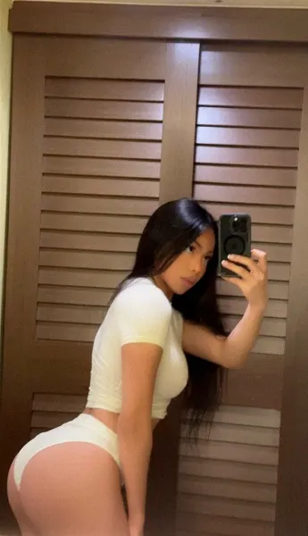 Alessia, Asian trans escort in Dubai — photo 12