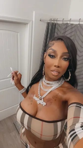 Amanda, Brazilian trans escort in Dubai — photo 15