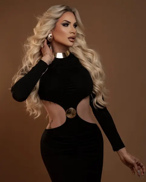 Amanda, Brazilian trans escort in Dubai — photo 4