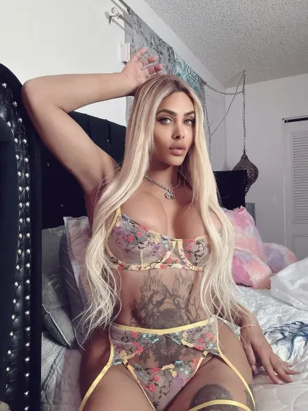Amanda, Brazilian trans escort in Dubai — photo 18