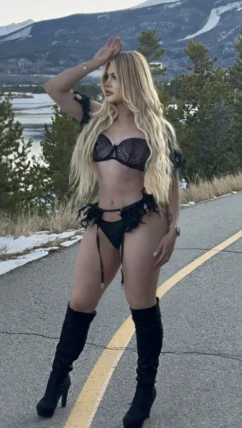 Angel, Brazilian trans escort in Dubai — photo 11