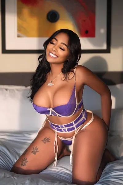Angel, Brazilian trans escort in Dubai — photo 11