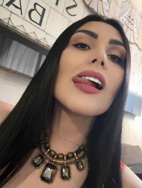 Angel, Brazilian trans escort in Dubai — photo 12