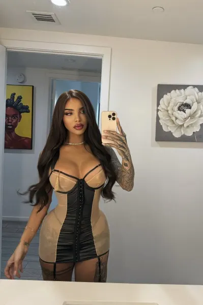 Bella, Brazilian trans escort in Dubai — photo 9