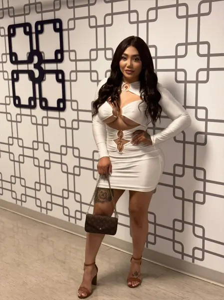 Bianca, Brazilian trans escort in Dubai — photo 9
