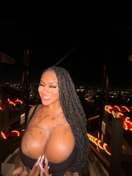 Bianca, Brazilian trans escort in Dubai โ photo 11