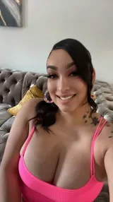 Camila, Brazilian trans escort in Dubai — photo 2