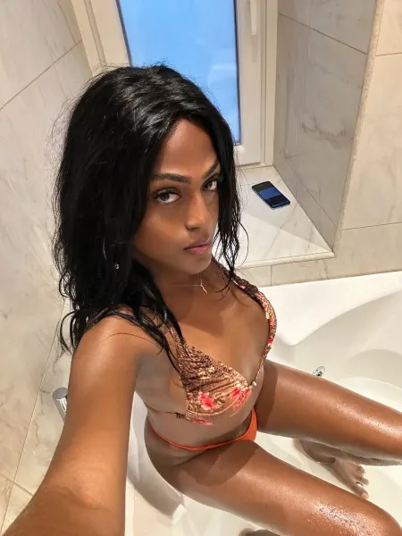 Camila, Brazilian trans escort in Dubai — photo 12