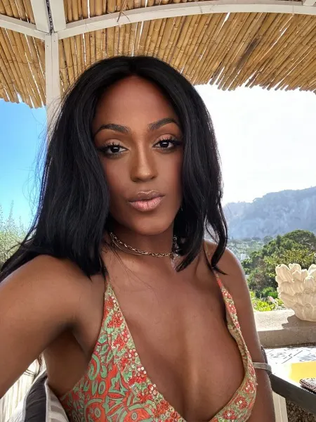 Camila, Brazilian trans escort in Dubai — photo 14