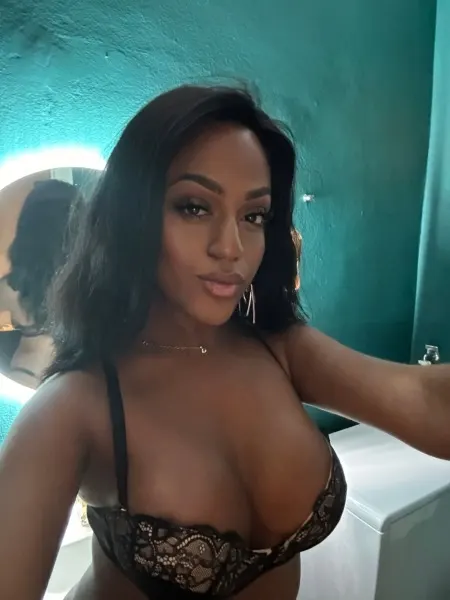Camila, Brazilian trans escort in Dubai — photo 5