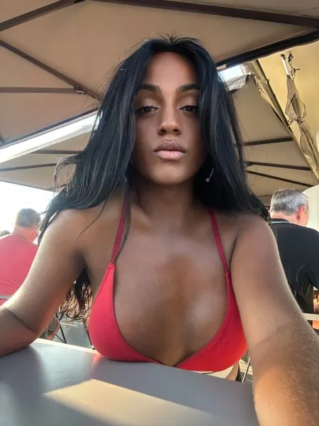 Camila, Brazilian trans escort in Dubai — photo 7