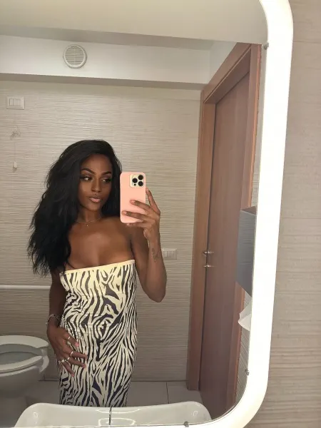 Camila, Brazilian trans escort in Dubai — photo 9