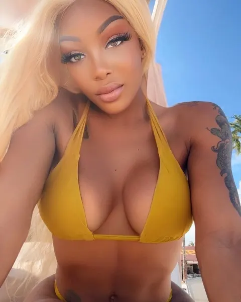 Cris, Brazilian trans escort in Dubai — photo 5