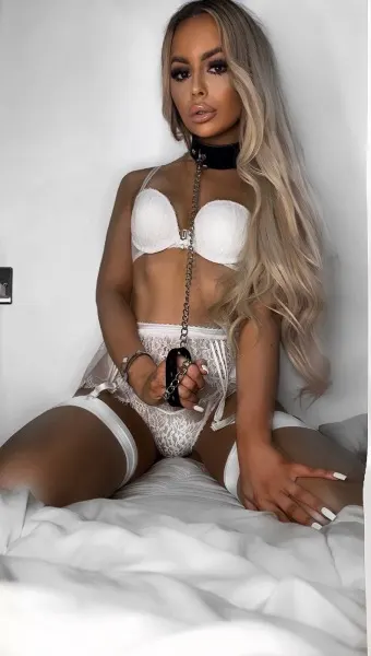Cris, Russian trans escort in Dubai — photo 8