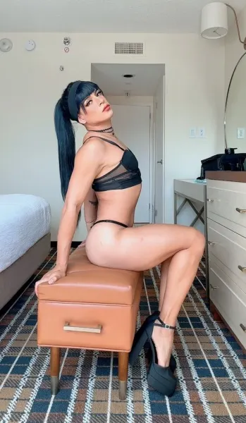 Cris, trans escort in Dubai โ photo 11