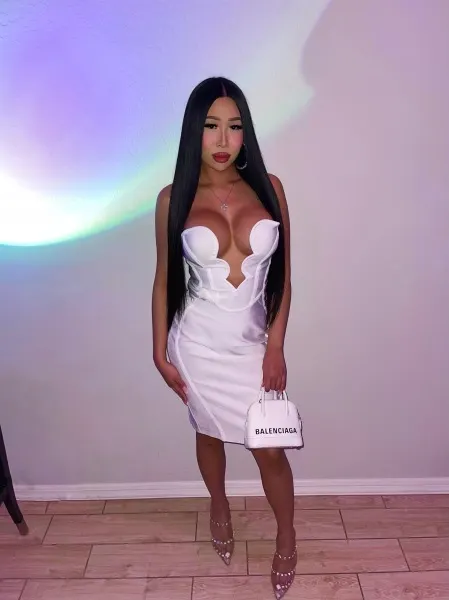 Fabiana, Asian trans escort in Dubai — photo 15