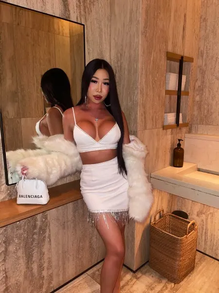 Fabiana, Asian trans escort in Dubai — photo 17