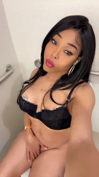 Fernanda, Asian trans escort in Dubai — photo 13