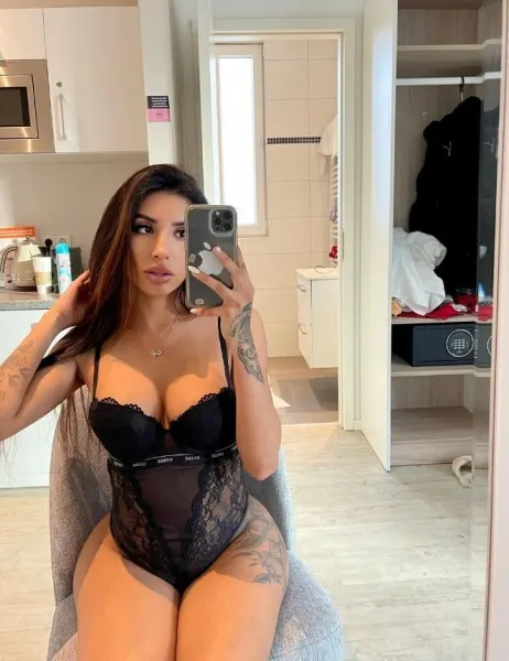 Gabi, Indian trans escort in Dubai — photo 9