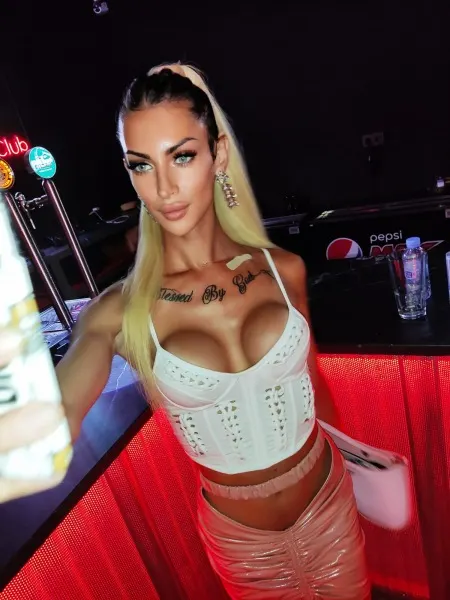 Gia, Brazilian trans escort in Dubai — photo 10