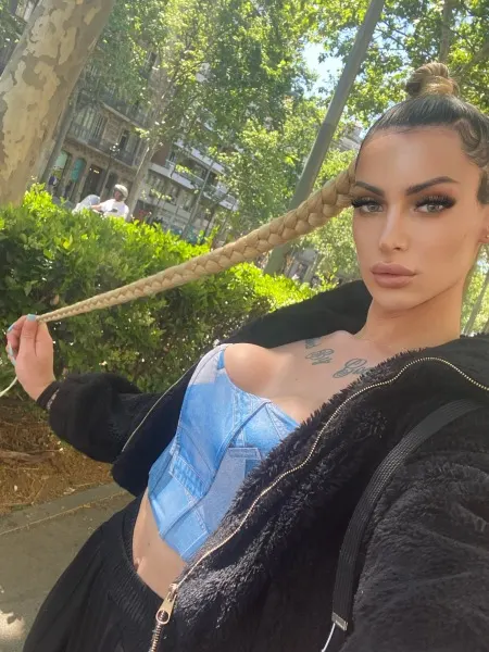 Gia, Brazilian trans escort in Dubai — photo 11