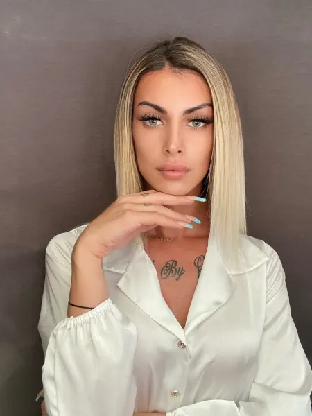 Gia, Brazilian trans escort in Dubai — photo 12