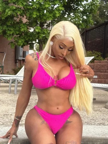Isabella, Brazilian trans escort in Dubai — photo 15