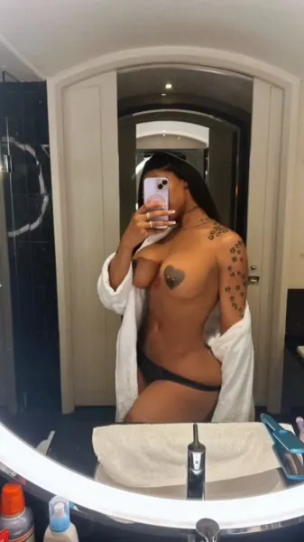 Isabella, Brazilian trans escort in Dubai — photo 17