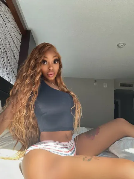 Isabella, Brazilian trans escort in Dubai — photo 18