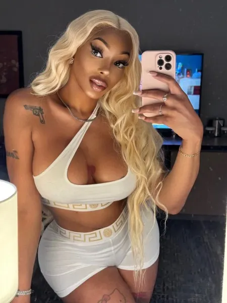 Isabella, Brazilian trans escort in Dubai — photo 7