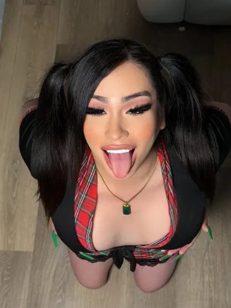 Jade, Brazilian trans escort in Dubai — photo 8