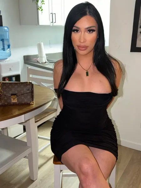 Jade, Brazilian trans escort in Dubai — photo 9