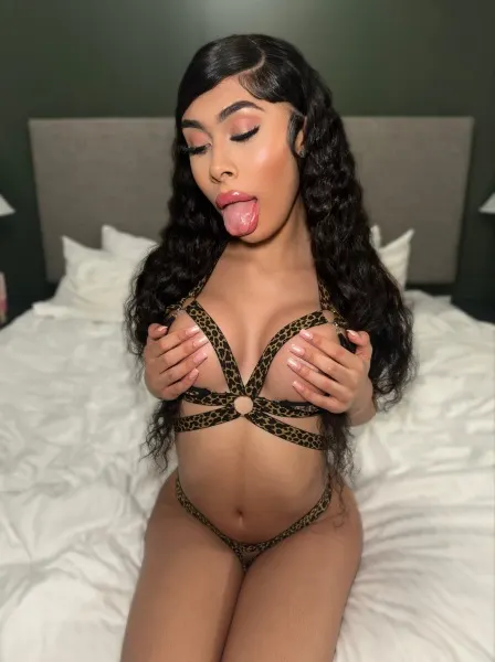 Juliana, trans escort in Dubai — photo 13