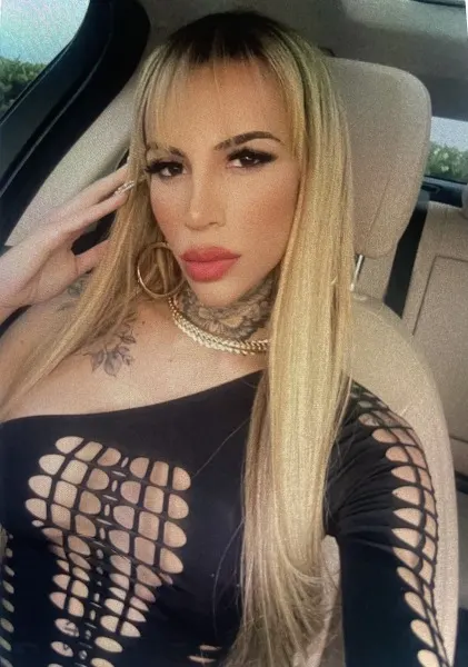 Kim, trans escort in Dubai — photo 13