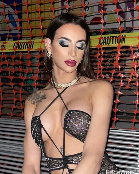 Kim, trans escort in Dubai — photo 15