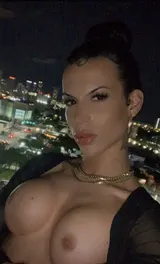 Kim, trans escort in Dubai — photo 2