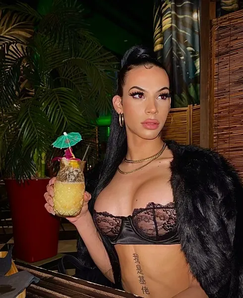 Kim, trans escort in Dubai — photo 9