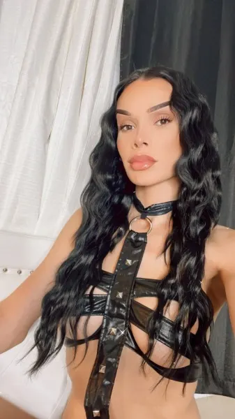Larissa, Brazilian trans escort in Dubai — photo 15