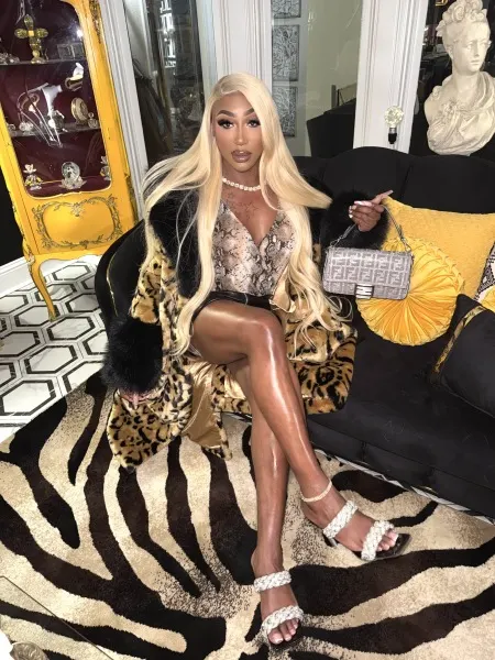 Larissa, Brazilian trans escort in Dubai โ photo 15