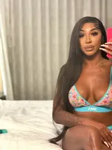 Larissa, Brazilian trans escort in Dubai — photo 4