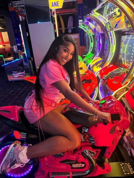 Larissa, Brazilian trans escort in Dubai โ photo 8