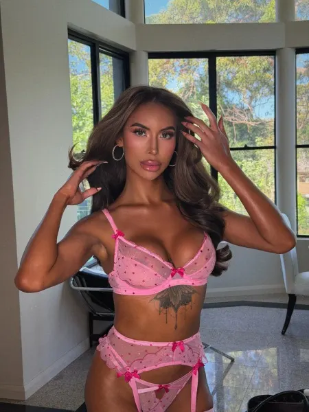 Leticia, Asian trans escort in Dubai — photo 15