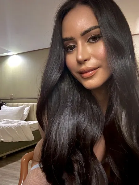 Luna, Japanese trans escort in Dubai — photo 11