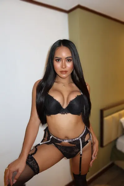 Luna, Japanese trans escort in Dubai — photo 9